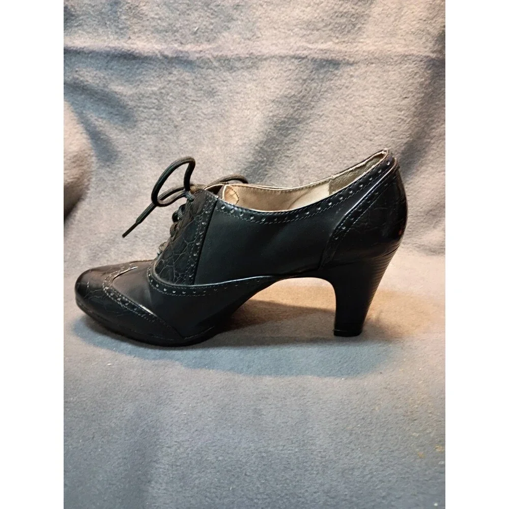 Witchy Dark Academia Oxford Heels Black Brogue Lace Up Naturalizer 7.5